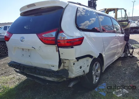 2016 Toyota Sienna Le 8 Passenger z USA, uszkodzony, nr VIN 5TDKK3DC0GS717160